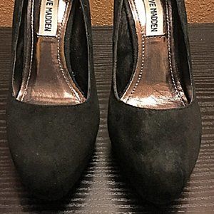 Steve Madden black suede shoes size 6M